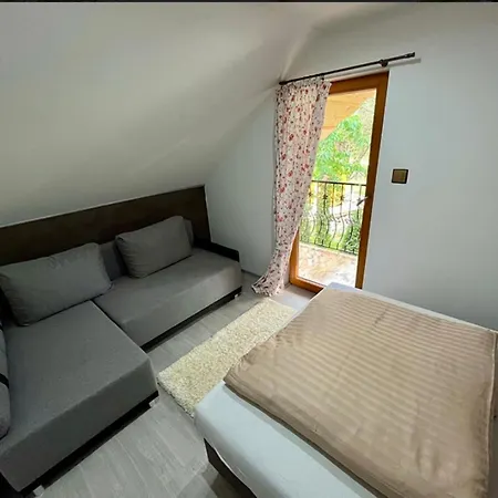 Zrub U Pongracza V Panorama Parku Nezbudska Lucka